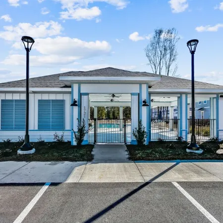 LUXURY TOWNHOME NEAR DOWNTOWN AND PENSACOLA BEACH