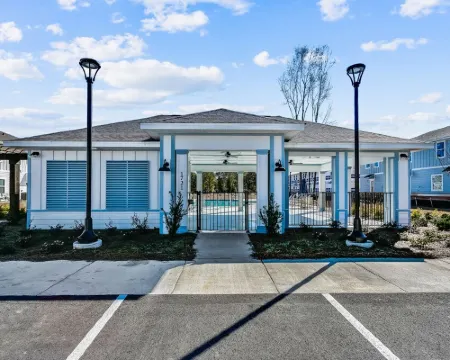 LUXURY TOWNHOME NEAR DOWNTOWN AND PENSACOLA BEACH Hotels in Ferry Pass