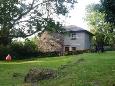SPECIAL WEEKLY DISCOUNTS! Traditional stone cottage in beautiful West Kerry Callaghan's Garden附近的飯店