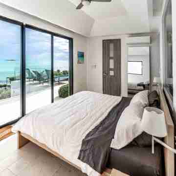 Modern Beachfront 5bed - 5bath with 2 pools and incredible view!!! Rooms