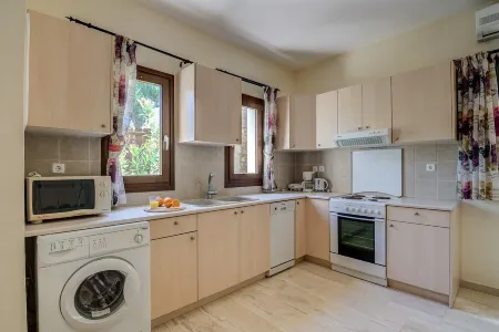 Makrigialos: Artemis holiday Villa with private swimming pool, sea view, Wifi Отели в г. Makris Gialos