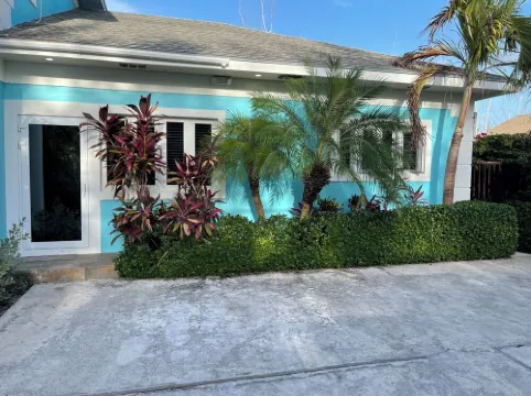 Ocean Breeze Oasis/Pool, 2Br/2BA, 5-Min Drive to Beach