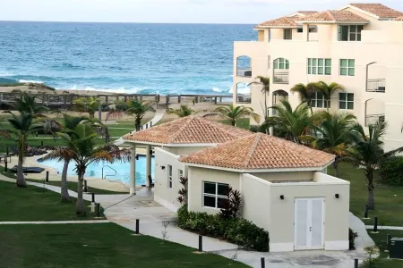 Beachfront Modern Loft with Large Private Terrace