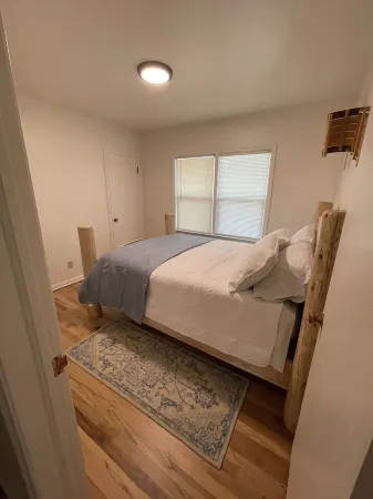 Cozy Home Across From Holt Arena and ISU Campus! Отели рядом с достопримечательностью «Mountain View Event Center»