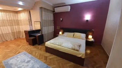 The villa has 3 bedrooms,3 bathrooms,a dining area, and a patio with garden view Các khách sạn ở 