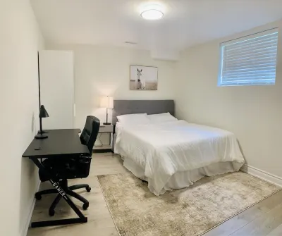 Luxe 3-bedroom unit in North London, close to Masonville and Western University L'OCCITANE EN PROVENCE附近的飯店