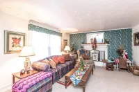 Granny's Place -  Historic Country Cottage- PET FRIENDLY! Hotels in Burke County