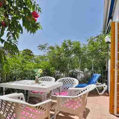 2-Bedroom Holiday Apartment with Beach Access in Cala d'Or Hotel Exterior
