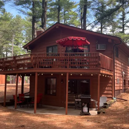 Lake View 2 Bedroom House on Lake Delton Resort. Beaches. Pool. Playground!
