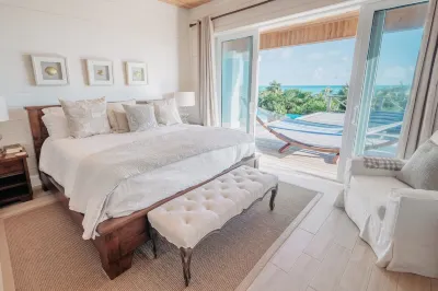 Luxurious 5000 sqft SilverPalmsVilla Private Heated Pool/Spa/ocean gazebo/kayaks Hotel dekat Moriah Harbour Cay National Park