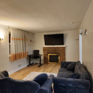 Convenient/family friendly home with yard driveway