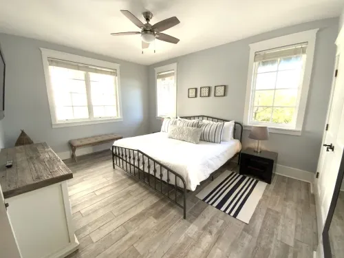 Great rates in Rosemary Beach, 2 bikes; beautiful condo overlooking green space!