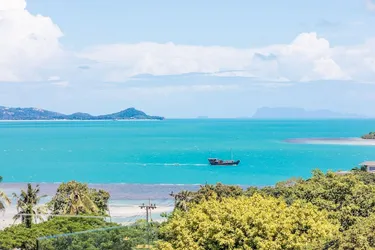 รูปภาพของ3 BED/ 4 BATH SINGLE-LEVEL BEACHSIDE, SEE- and MOUNTAIN VIEWS VILLA 'BB2'