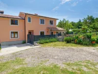 Vacation home Pahari - 6 persons, 3 bedrooms, pool, barbecue, terrace,
