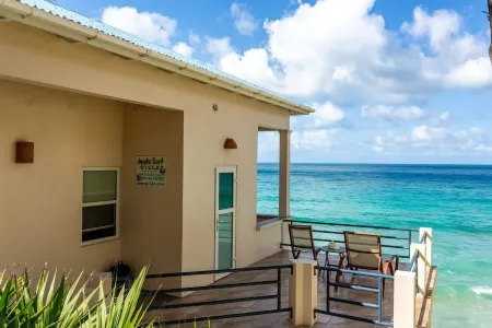 Sea Breeze - AppleSurf! Beachfront one bedroom in Apple Bay