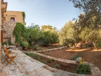 Private villa with private pool and amazing view in an unspoilt environment Hotels in Geropotamos