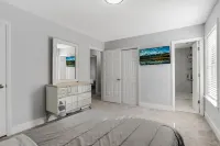 Modern retreat Style Home with Game room Hotels near Beaumont Plaza