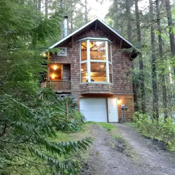 25sl - Hot Tub - BBQ - Pets Ok - Wifi - Sleeps 6 1 Bedroom Home by RedAwning