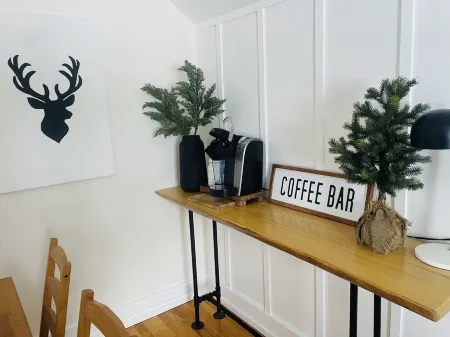 A loft retreat on a private street within walking distance to downtown! Отели в г. Хантсвилл