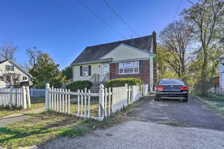 Middletown Township Home, Close to Beaches!