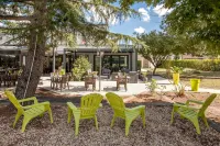 Logis Hotel Restaurant & Spa Au Comte d'Ornon Hoteles cerca de IUT Informatique