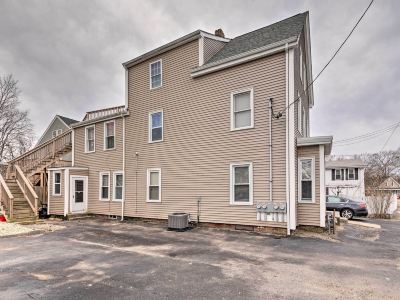 Cozy Third-Story Apartment in Dtwn Brockton!