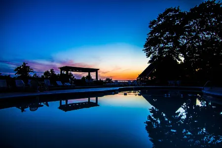 Mountain Top Inn and Resort Отели в г. Уорм Спрингс