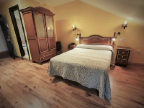 Los Acebos Arriondas Hotel di 