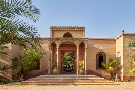 Al Moudira Hotel Отели в г. At Tod