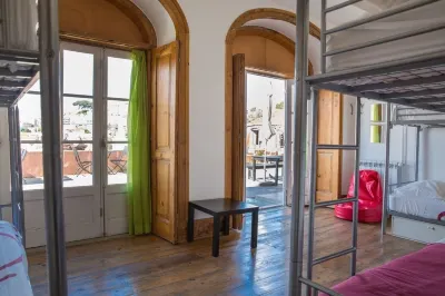 This Is Lisbon Hostel Отели рядом с достопримечательностью «Замок Св. Георгия»