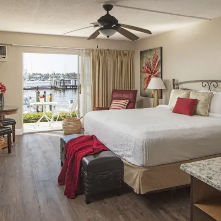 Cove Inn on Naples Bay