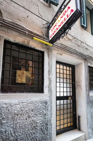 Locanda Cavanella Отели рядом с достопримечательностью «Villa Casanova»