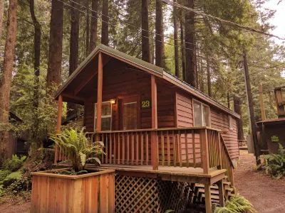 Emerald Forest Cabins Hotels in der Nähe von Trinidad Art Gallery