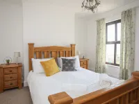 Monfa Hotels in Rhosgoch