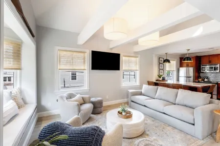 The Newport Lofts - 410 Thames Street