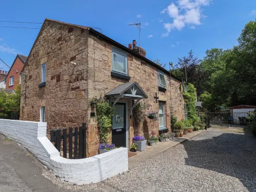 Stone Houses Hotels in Mold