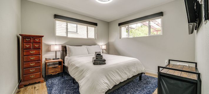 2 Blocks to Beach Park Cozy Seattle Townhome Hotels in Seattle