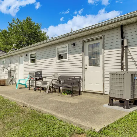 Quiet Dry Ridge Home w/ Yard - Near Ark Encounter!