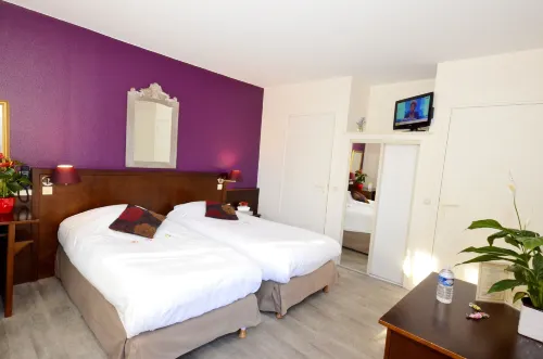 Logis Hôtel les Nymphéas - Airport Shuttle