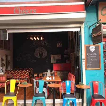 Cheers Midtown Hostel