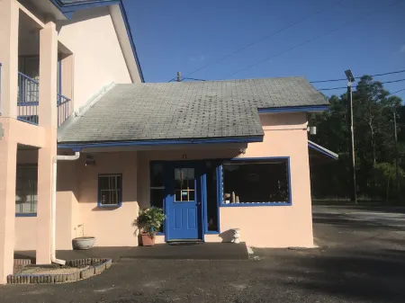 Ponce de Leon Motel Отели в г. Дефьюниак Спрингс