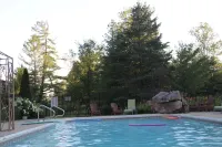 Westwind Inn on the Lake - Pools