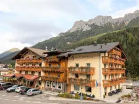 Wellness Hotel Dolomia Hotels in Soraga