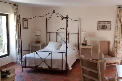 Hotel du Poète Hotels in Cabrières-dAvignon