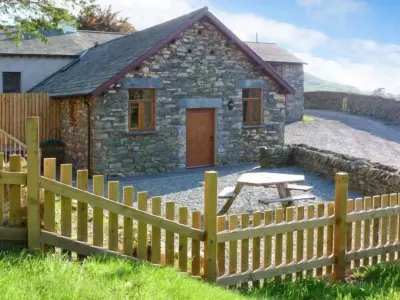 Yew Tree Cottage Hotels near Hougun Manor Estate Access Gate and Public Footpath