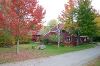 White Horse Lodge Hotels in Warren