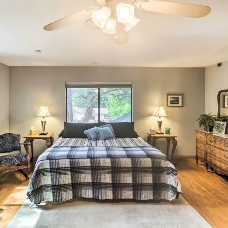 Patio & Yard: Dtwn Cottonwood Home!