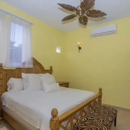 $3,000,000 Luxury Beach Front (4) Bedrooms Condo famous West Bay Beach Sleeps 8