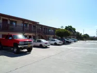 E-Z 8 Motel Newark - parking