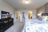 Splendid 5 Bd w Screened Pateo Pool Windsor Westside 8921
